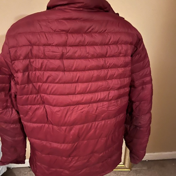 Gap Maroon light weight coat. Some wear on the elbow, no rips or holes.Size S - Picture 2 of 6